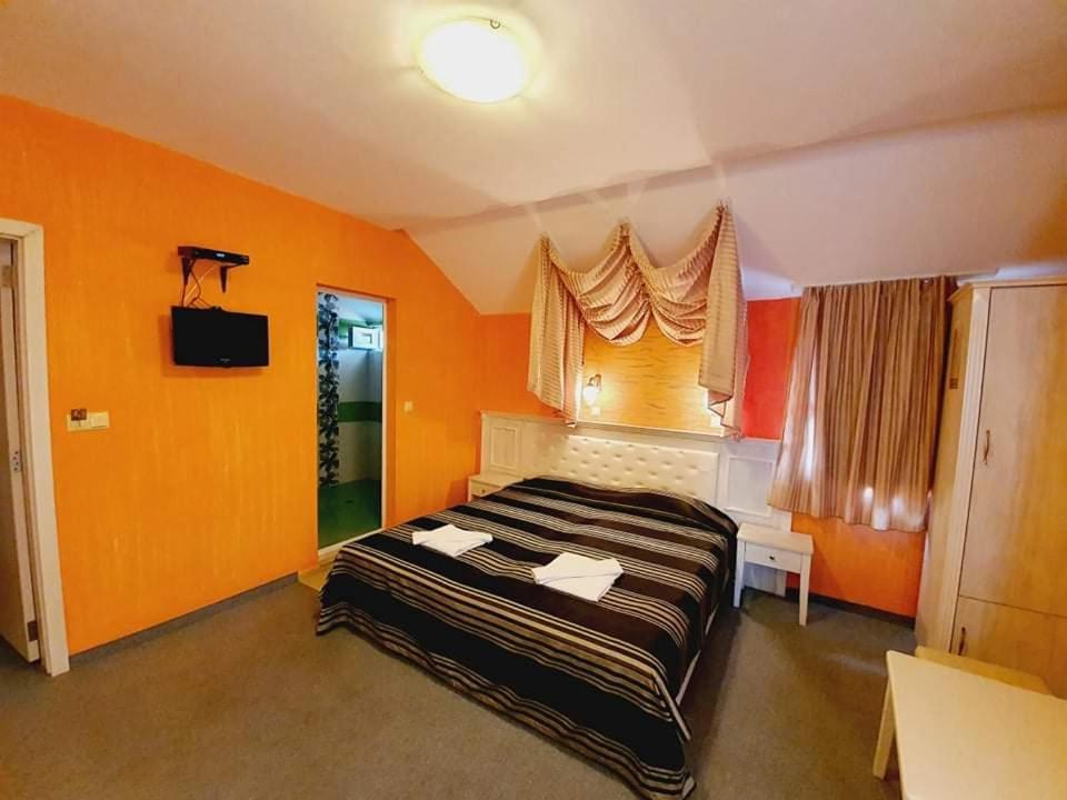 Hotel Paros Pomorie Buitenkant foto