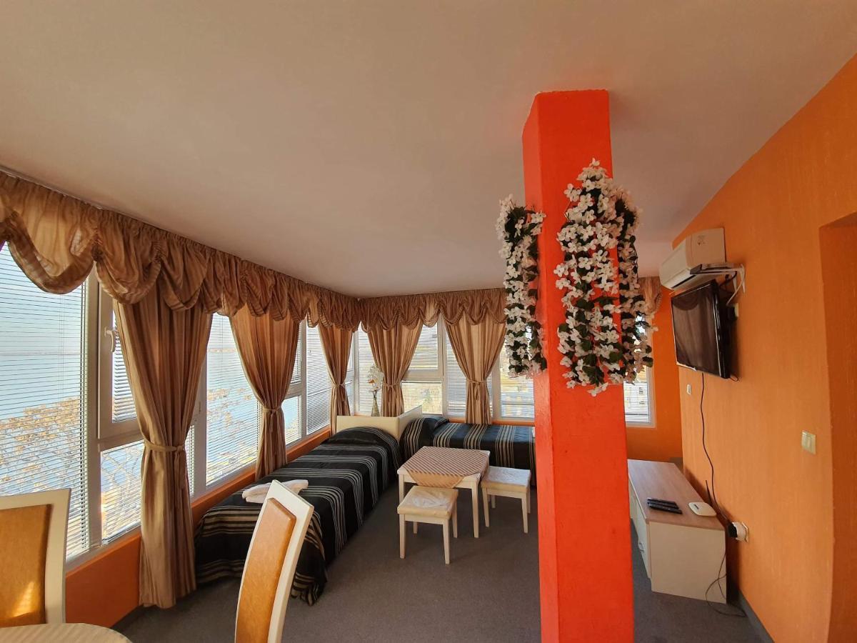 Hotel Paros Pomorie Buitenkant foto