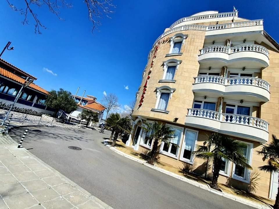Hotel Paros Pomorie Buitenkant foto