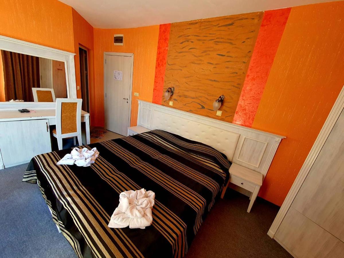Hotel Paros Pomorie Buitenkant foto