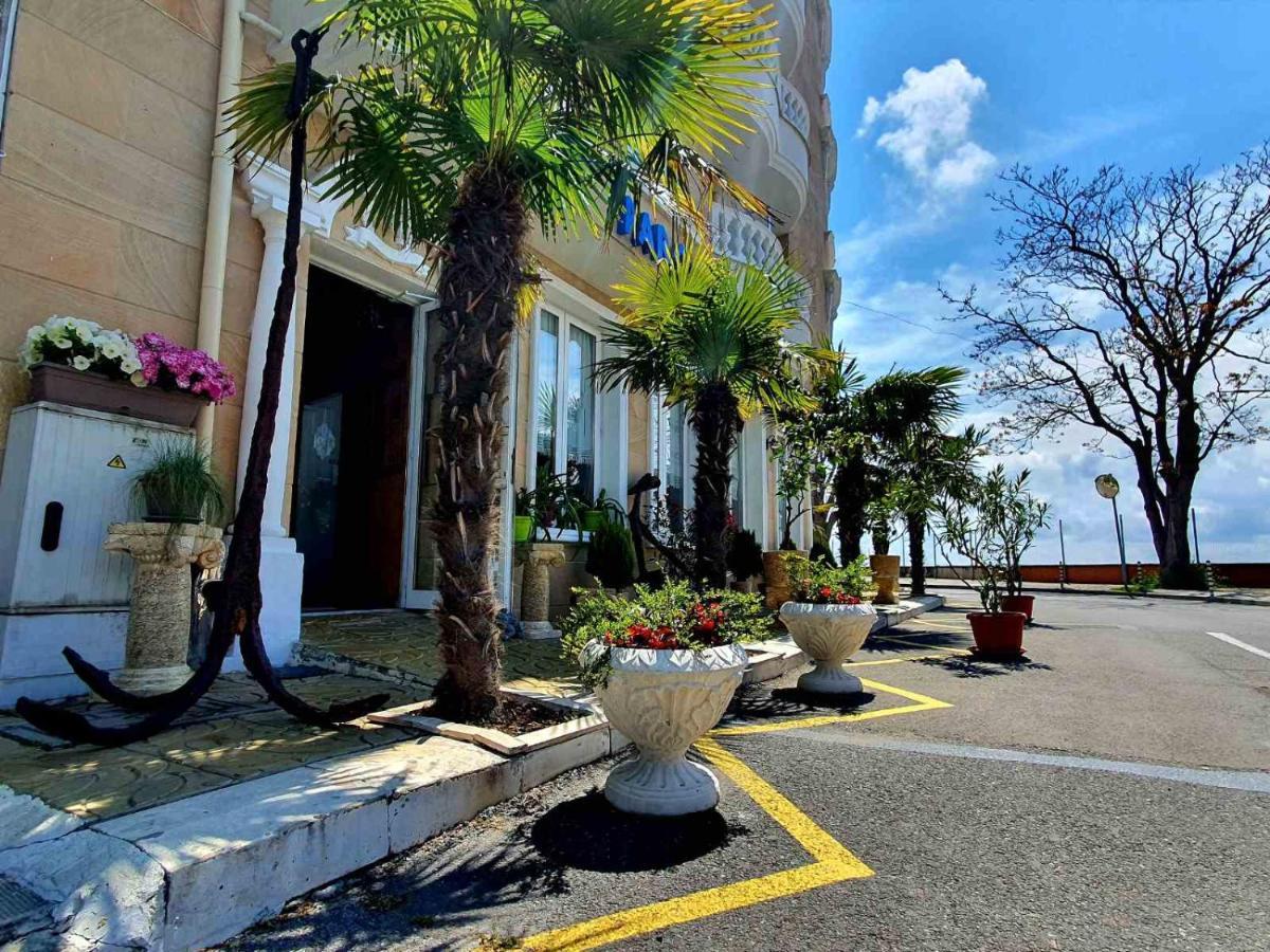 Hotel Paros Pomorie Buitenkant foto